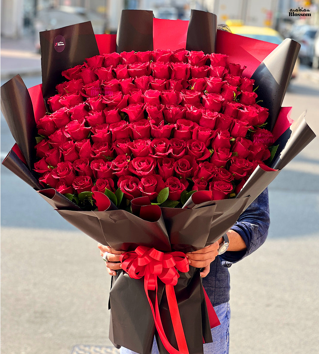 Bouquet 100 Roses Rouges 100 Red Roses Bouquet – A Majestic Expression of Love and Passion