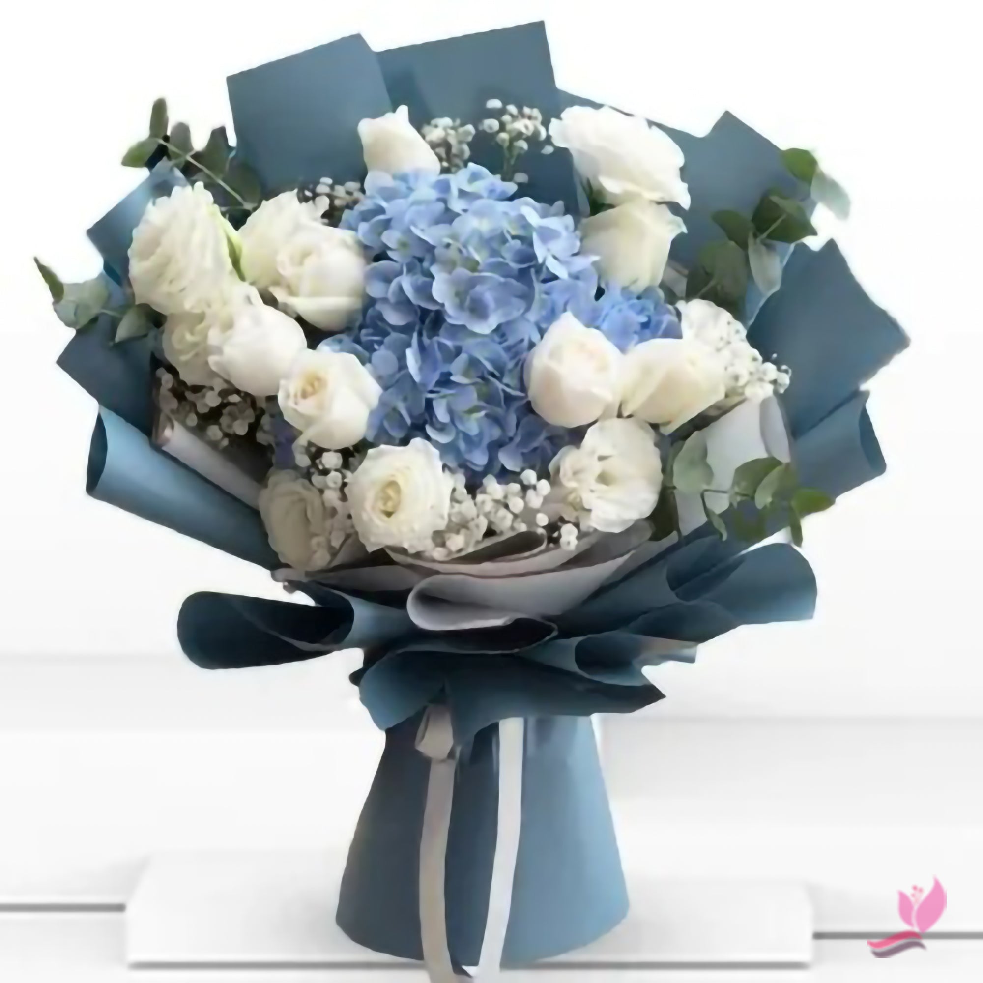 Angel Blue - Arabianblossom - 1 Stem of Blue Hydrangea & 12 Stems of White Roses