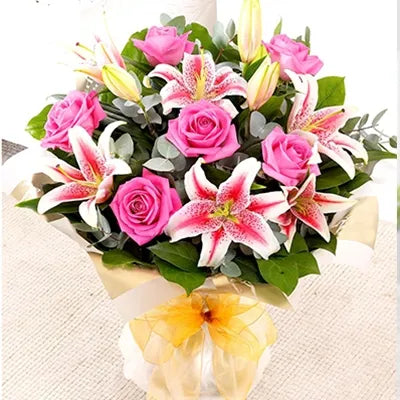 Pink Lilly and Roses Bouquet - Arabianblossom - 3 Stems Of Pink Lily & 8 Stems Of Pink Rose